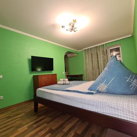 1-Room View Apartment Near Inturist On Sobornyi Avenue 143, By Grandhome Zaporizhia 외부 사진